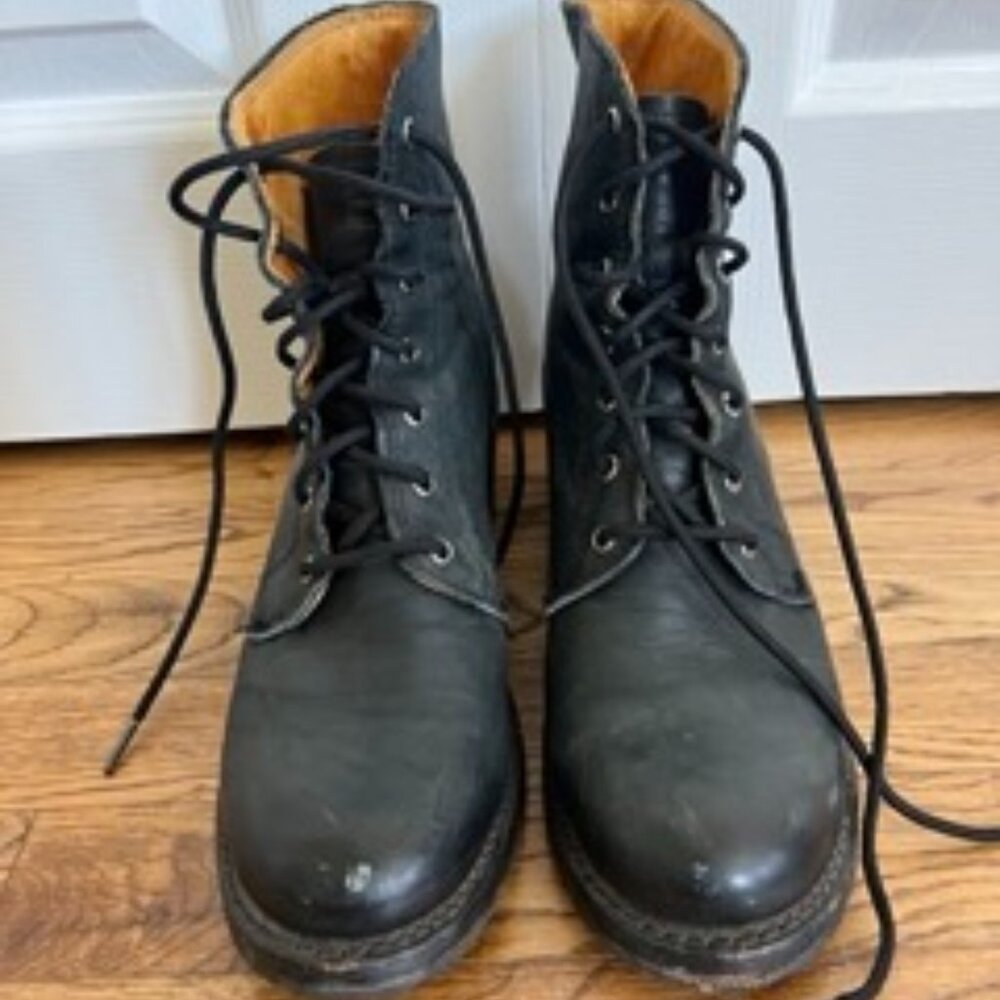 Frye Sabrina 6G Lace-Up Boots